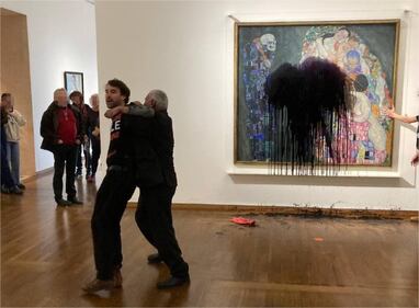  Attivisti contro il dipinto di Gustav Klimt "Morte e Vita" 5