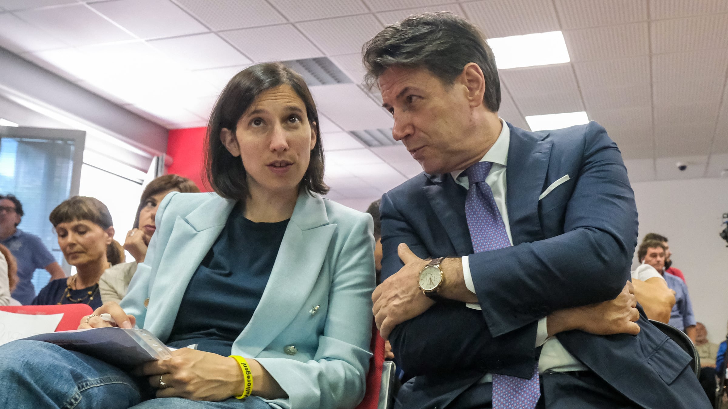 Le manovre per la legge elettorale: Pd e M5s sbarrano la strada al dialogo ma in segreto tifano per tenere i collegi