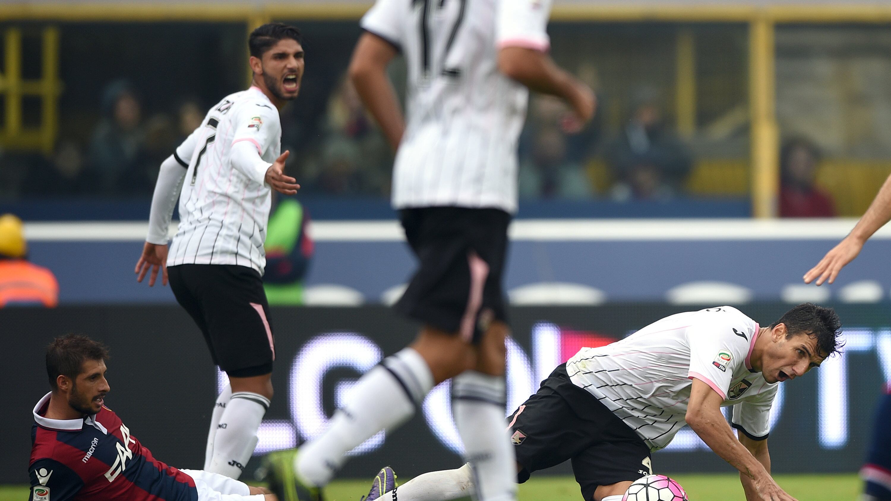 Il Palermo vince a Bologna. Vazquez mette nei guai Rossi