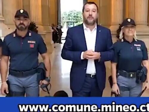 Salvini cerca casa a 117 cani randagi e la sinistra lo attacca