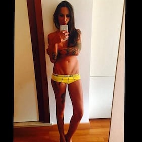 Siria De Fazio si mostra in topless 20