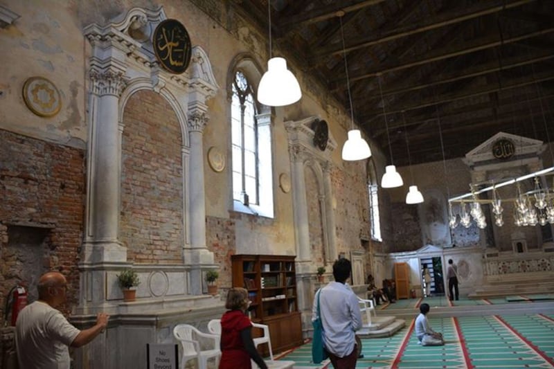 Chiesa trasformata in moschea: ecco le immagini dall'interno 4