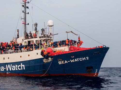 Emergenza migranti in Sicilia, nuova ordinanza: “Quarantena sulle navi Ong”