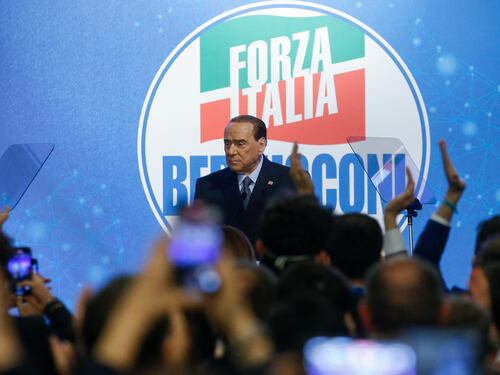 L'ultima bufala di Repubblica: fango contro Berlusconi
