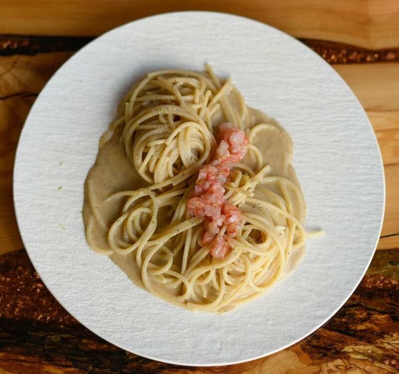 Vannucci, lo Spaghettone cacio e pepe e tartare di gambero e lime