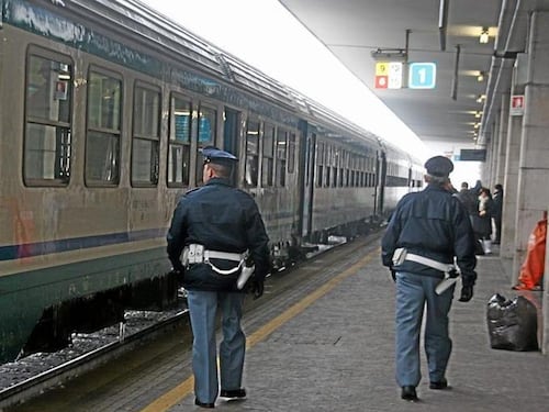 Cammina a piedi sulla ferrovia. Denunciato straniero irregolare