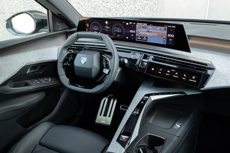 Peugeot E-5008