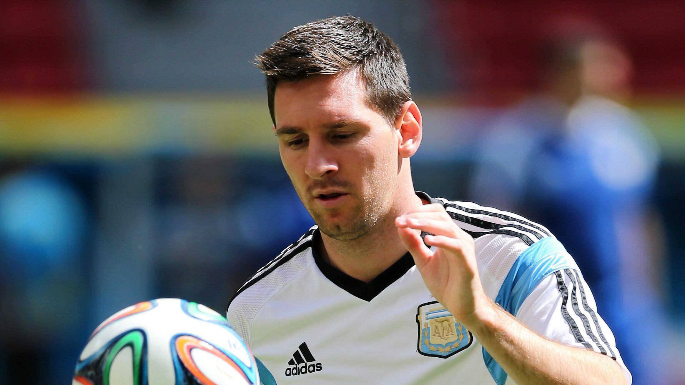 Messi alla Maradona. Lo aspetta la storia e diventa capopopolo