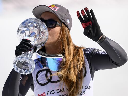 Goggia seconda, ma alza la coppa. Curtoni vuole imitarla in SuperG