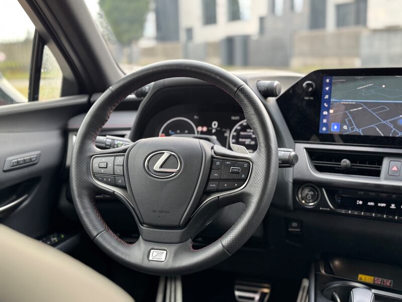 Lexus UX 300h: guarda la gallery del crossover premium giapponese 19