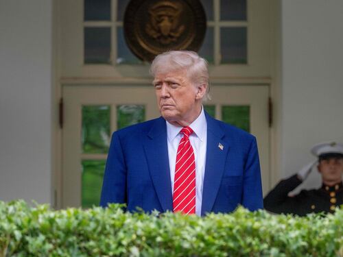 "Vuole tenere tariffe al 10% per tutti". Il piano di Trump per la guerra dei dazi