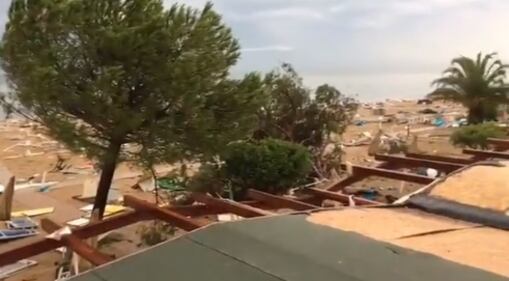 Il maltempo devasta la spiaggia 3