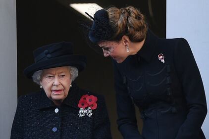 La Regina Elisabetta II, Camilla Parker Bowles e Kate Middleton al Remembrance Day: foto 5