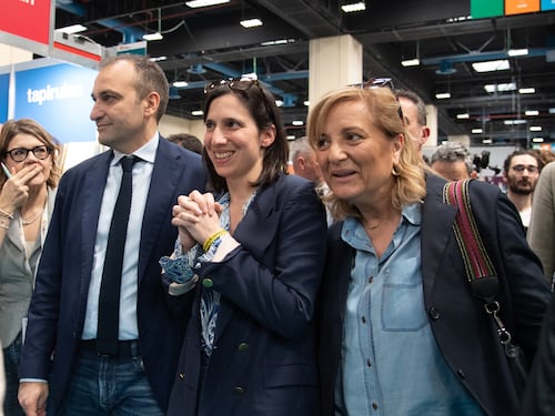 Tra la Schlein da Salone e lo Scurati da tormentone