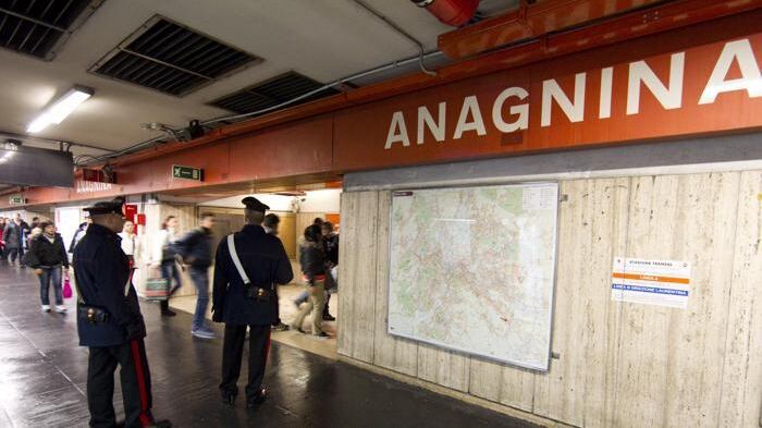 Arma giocattolo in metro a Roma: controlli dell'esercito
