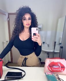 Raffaella Fico, allenamento sensuale sui social 5