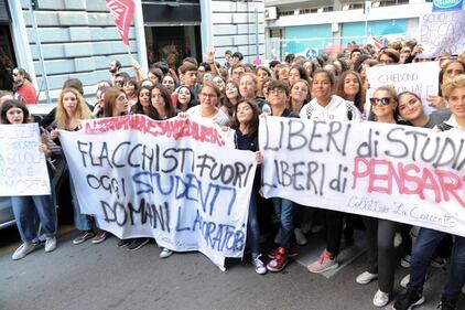 Protesta degli studenti a Bari 1