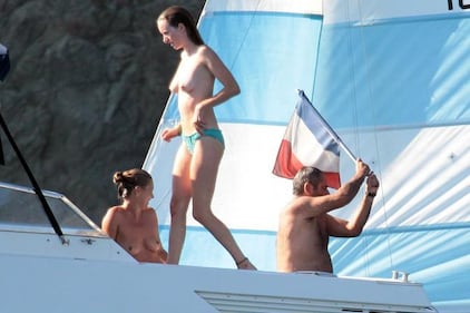 Topless per l'estate 2016, le vip più sexy 17