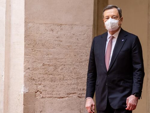 Draghi positivo e isolato, salta la missione in Africa. E avverte la maggioranza: avanti solo se fa cose utili
