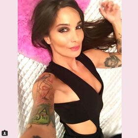 Siria De Fazio si mostra in topless 30