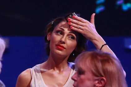 Anna Tatangelo hot, trasparenze a letto 15