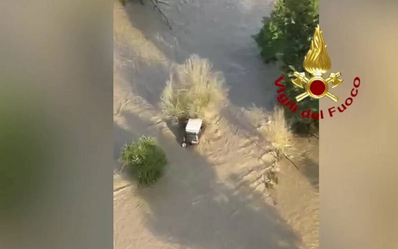 Maltempo in Piemonte, vigili del fuoco al lavoro per evacuare turisti e residenti 2