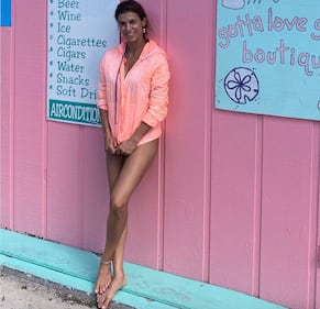 Elisabetta Canalis sexy in spiaggia 7