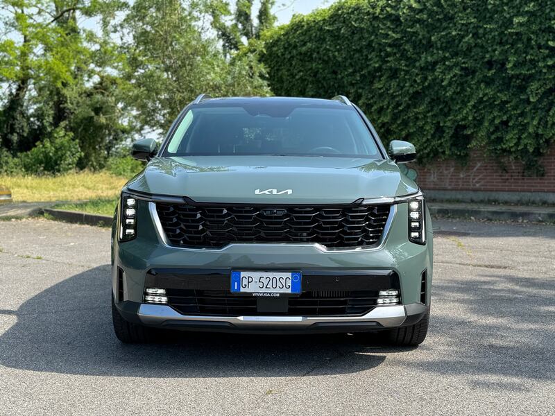 Kia Sorento 2024: guarda la gallery del rinnovato SUV da famiglia, anche Diesel 4
