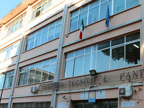 Mistero sulla morte dello studente disabile precipitato da una finestra a scuola: i dubbi su cui far luce