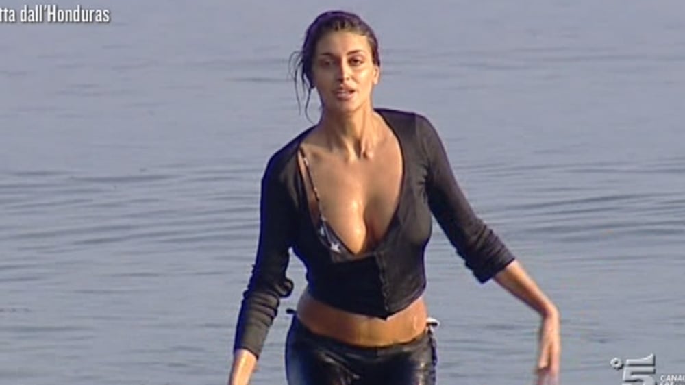 Isola dei Famosi, Rachida gelosa di Cristina. E Rocco fa una proposta hot