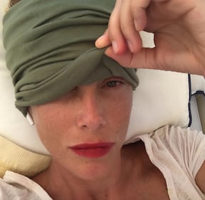 Alessia Marcuzzi sexy in bikini bianco 5