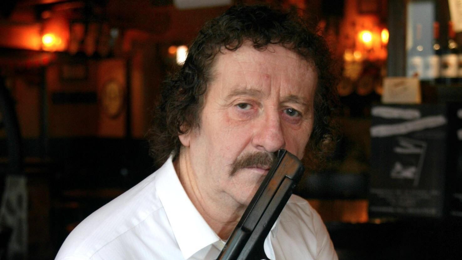 Mitra, violino e pennello. Quante vite per il "solista"
