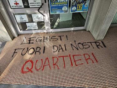 "Pagliaccio". Insulti contro la Lega e Salvini a Firenze 4