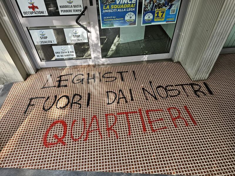 "Pagliaccio". Insulti contro la Lega e Salvini a Firenze 4
