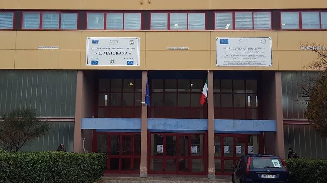 Prof aggredito per una nota sul registro, un arresto