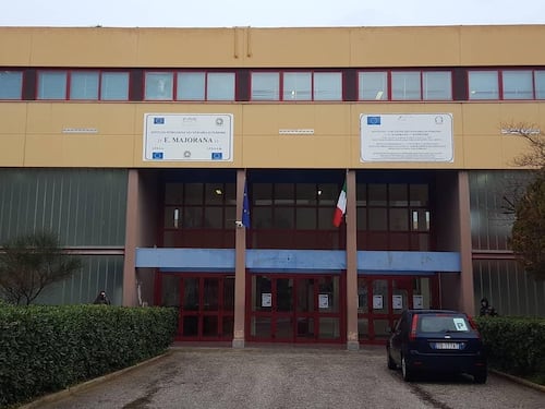 Prof aggredito per una nota sul registro, un arresto