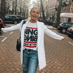 Mikky Kiemeney spopola su Instagram: gli scatti di lady de Jong 3