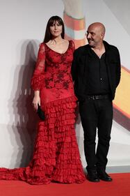 Monica Bellucci infiamma il carpet di Venezia 76 8