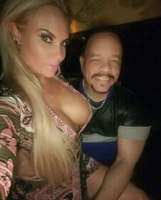 Coco Austin, seno in mostra su Instragram 15