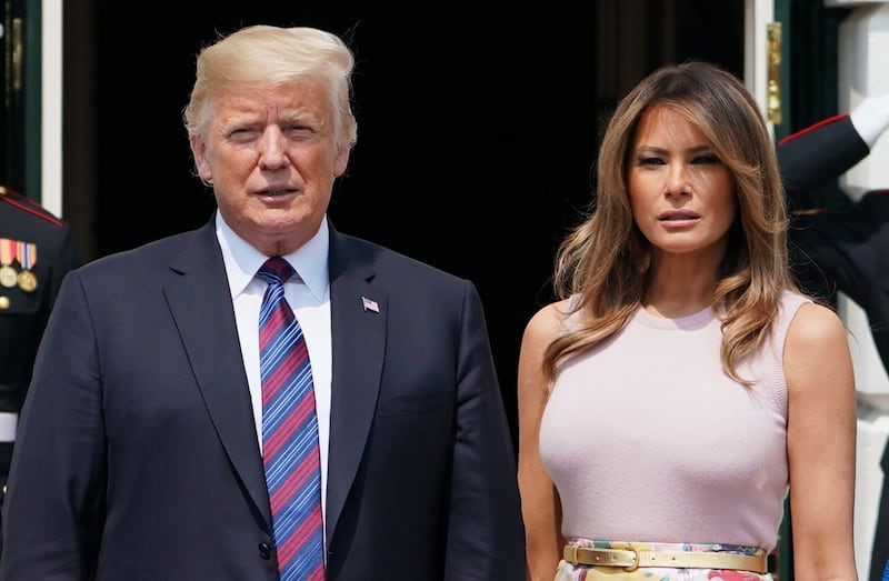 Melania Trump nell'orto con i tacchi: foto 4