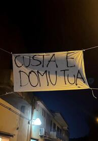 Zuncheddu torna libero dopo 33 anni di carcere, l'intero paese ad accoglierlo: le immagini 2
