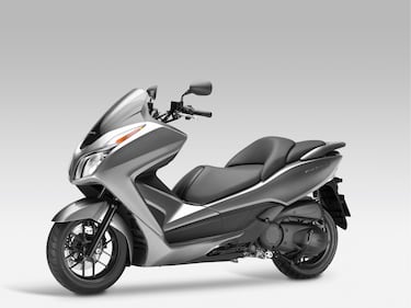 A confronto: Honda Forza 300 Suzuki Burgman 400 6