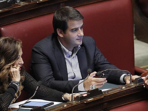 I lealisti non arretrano e chiedono la conta