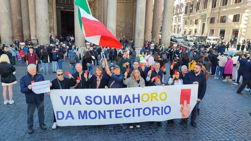 Roma, manifestazione contro Soumahoro 1