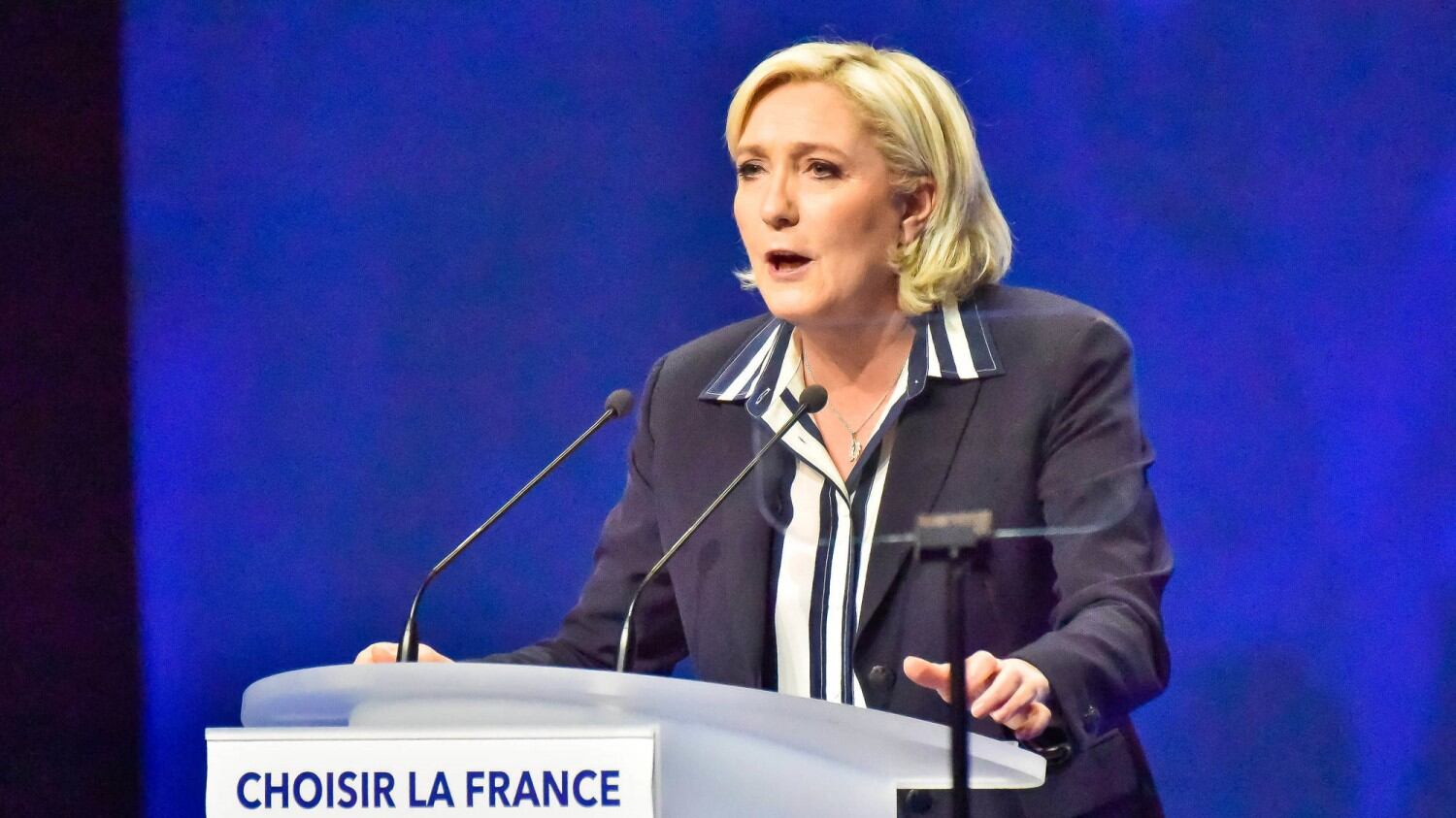 Il Front National è pronto a cambiare nome (con la benedizione dello stratega Bannon)