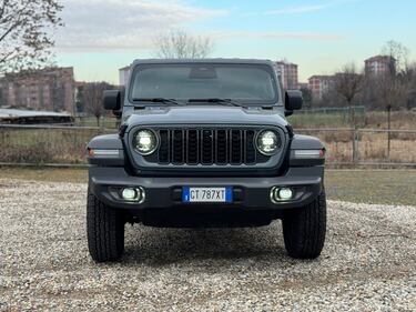 Jeep Wrangler Rubicon 2025: la gallery del 2.0 turbo benzina 4