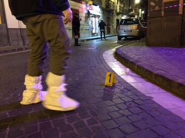 Sparano e colpiscono un innocente: i carabinieri sulla scena del crimine 5