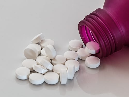 La corsa irrazionale alle cure fai-da-te. In Italia il boom dell'idrossiclorochina