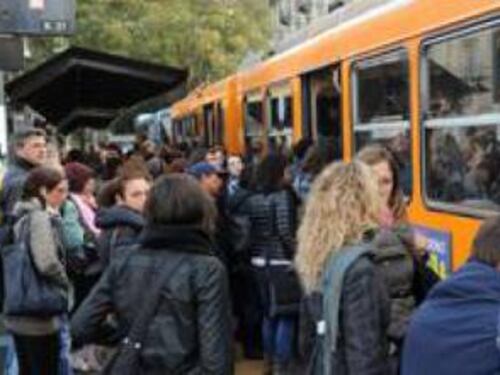 "Prenda mia figlia", E sferra pugno al controllore