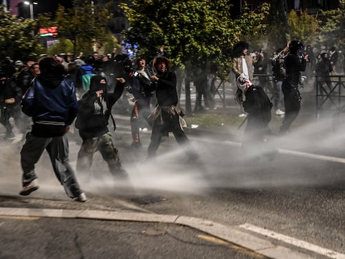 “Autorizzare l’uso dei proiettili di gomma”. Gli agenti chiedono di cambiare le regole di ingaggio